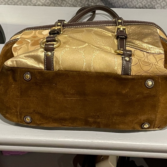 🤩 Coach Signature Gallery Logo Patchwork Shopper Tote so soft and roomy.🤩🎁 - Picture 5 of 10